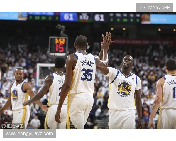 上海狂胜山西11连胜升榜首 李弘权27分领衔